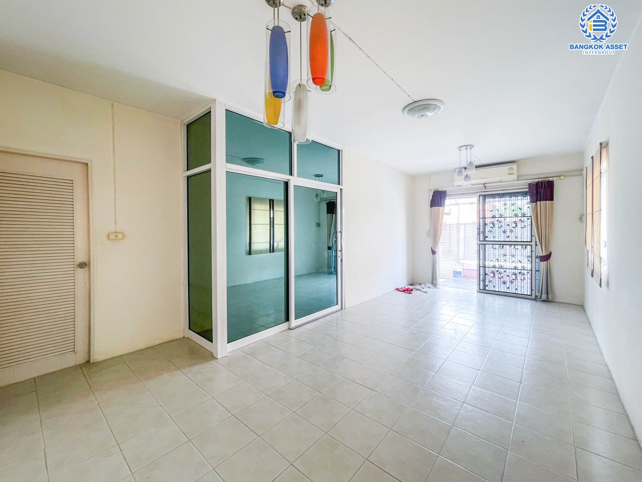 *****ทาวน์เฮ้าส์มือสอง ย่านนนทบุรี หลังมุม ม.พฤกษา37 บางใหญ่-กาญจนาภิเษก เนื้อที่ 21.6 ตร.ว. ฟังก์ชัน 3 ห้องนอน 2 ห้องน้ำ จอดรถได้ 1 คัน ต่อเติมครัว โรงรถพร้อมอยู่ บนทำเลเดินทางสะดวก ใกล้เซ็นทรัลเวสต์เกต และรถไฟฟ้าสายสีม่วง "สถานีคลองบางไผ่"